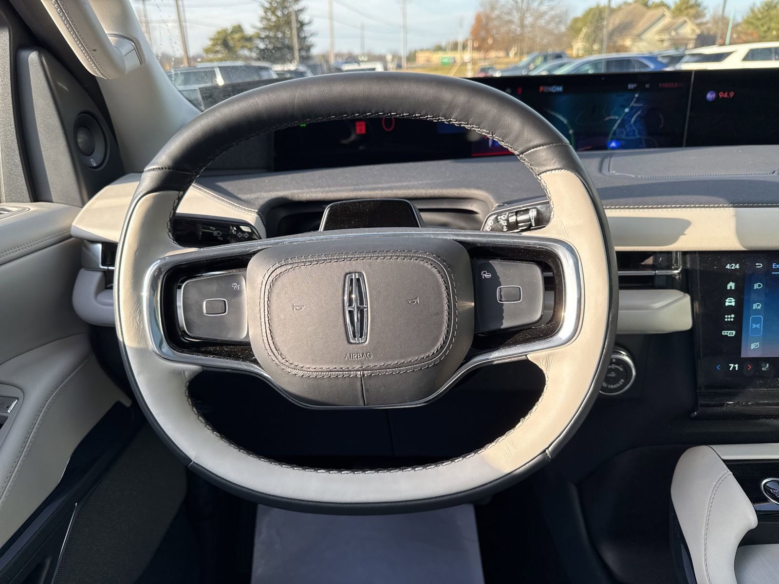 Used 2025 Lincoln Navigator L Reserve image 34