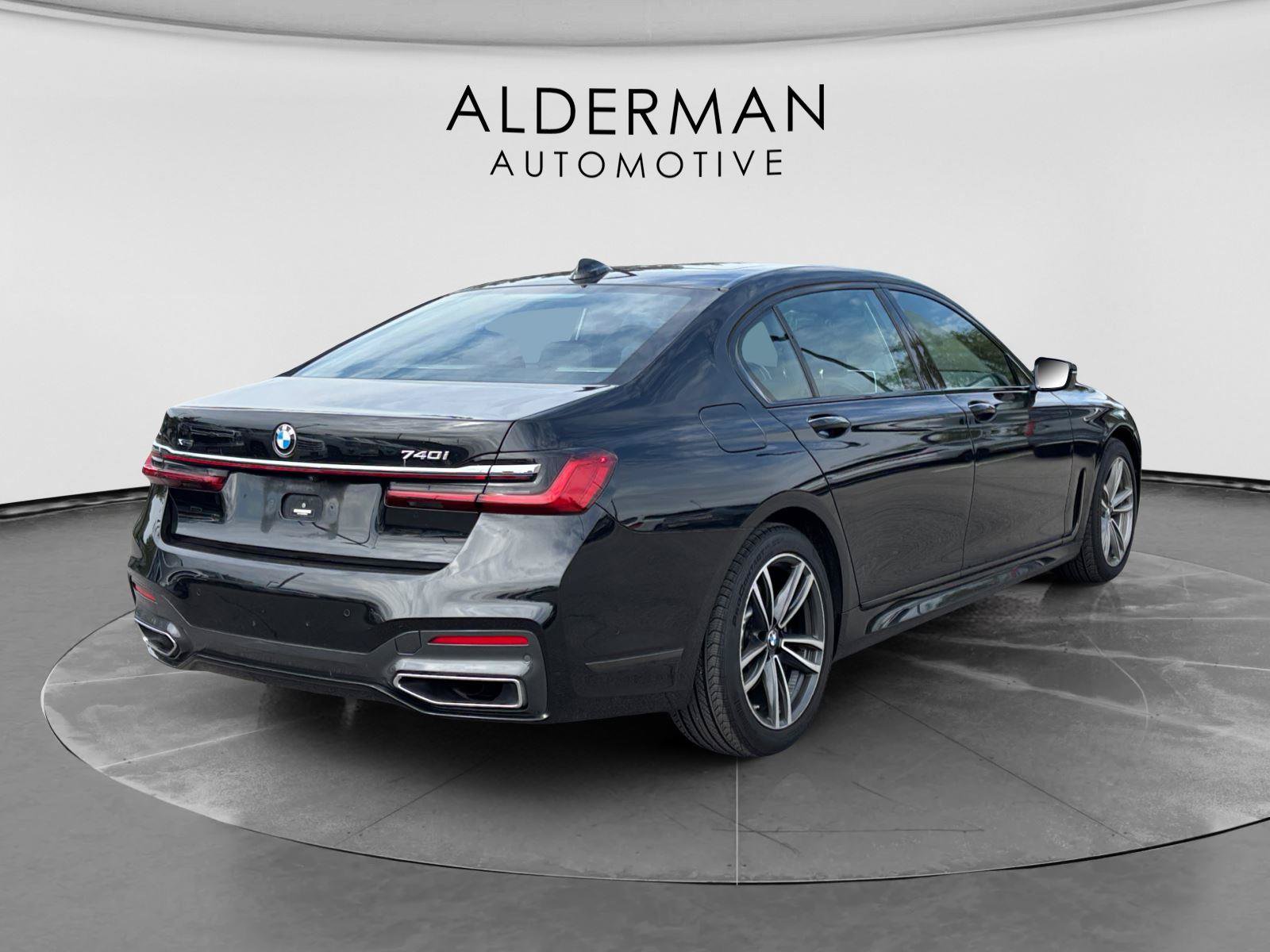 Used 2022 BMW 740i xDrive w/ M Sport Package AWD/4WD image 5