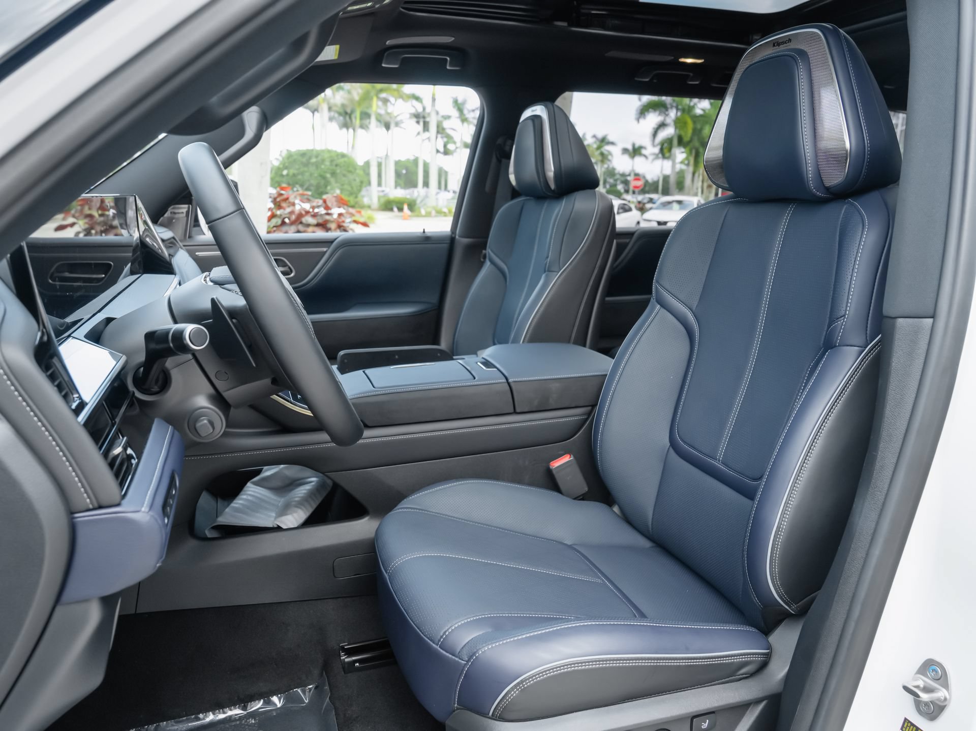 Certified 2026 INFINITI QX80 4WD w/ Sport Exterior Package image 8