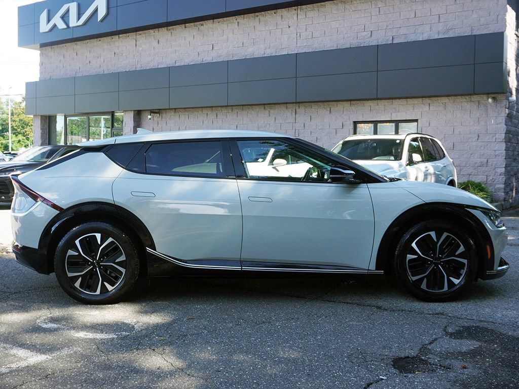 Used 2022 Kia EV6 Wind RWD image 18