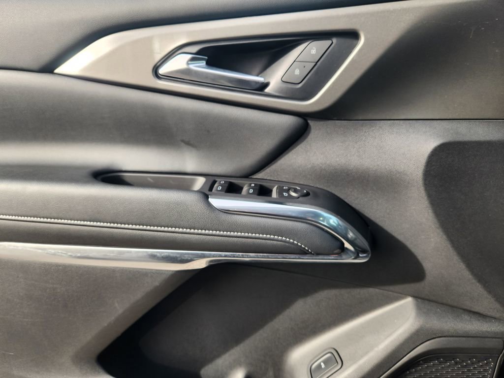 Used 2025 Chevrolet Traverse LT image 23