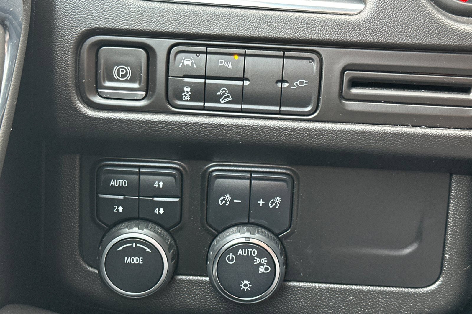 Used 2022 Chevrolet Suburban Premier image 42