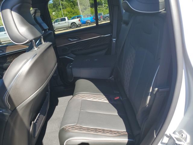 New 2025 Jeep Grand Cherokee Summit w/ Obsidian Package image 17