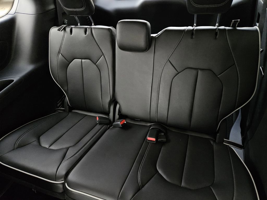 New 2026 Chrysler Pacifica Limited FWD image 15