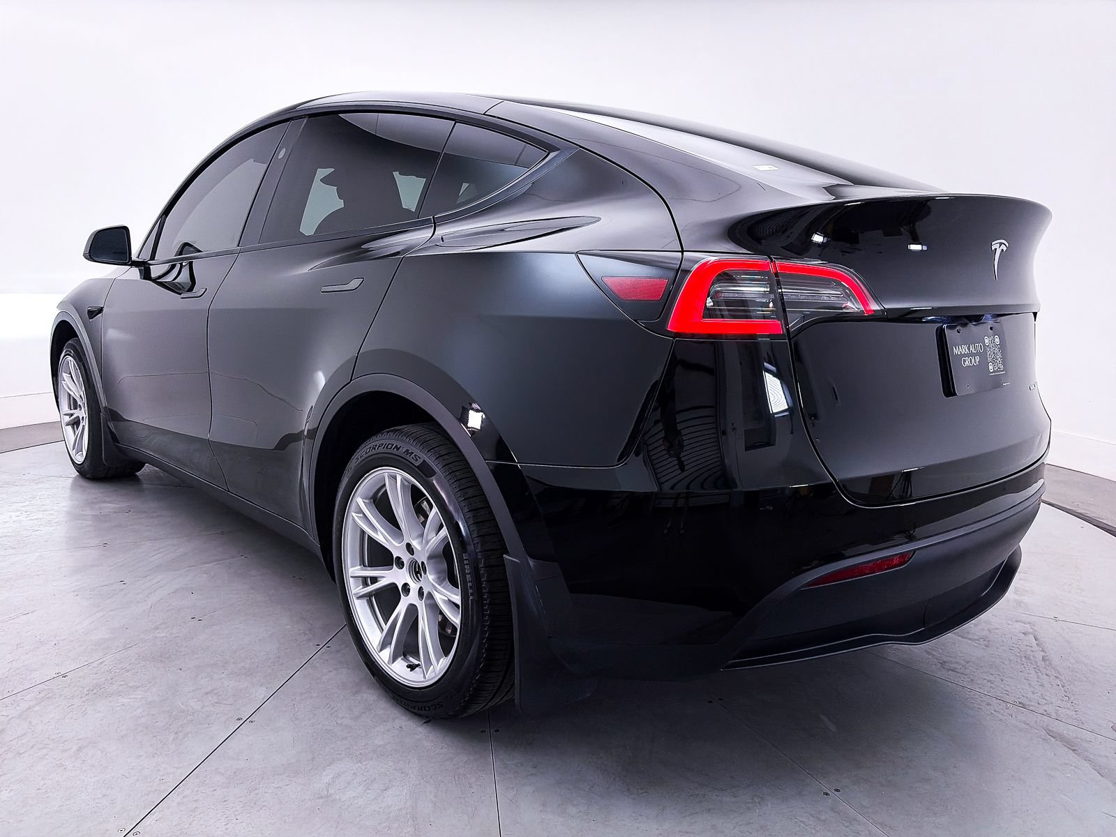 Used 2024 Tesla Model Y Long Range AWD/4WD image 12