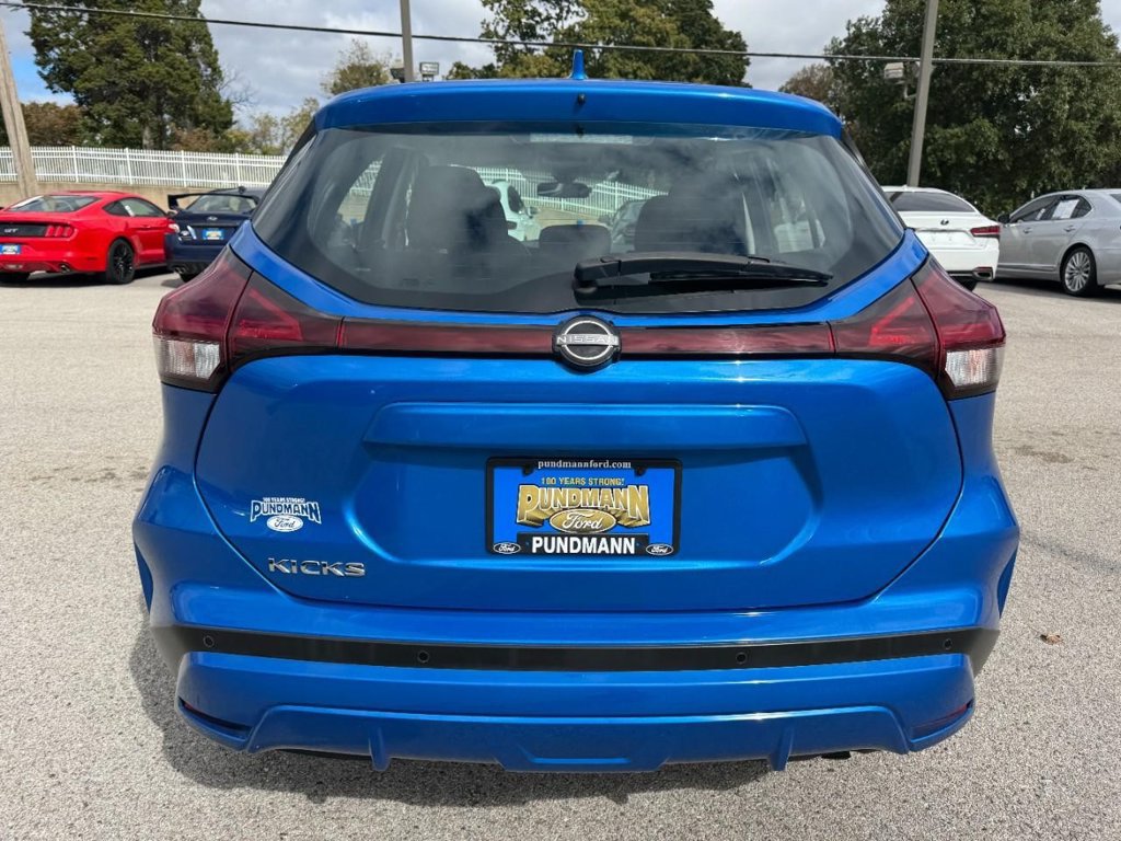 Used 2022 Nissan Kicks S FWD image 4