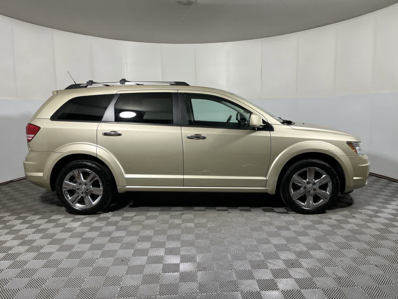 Used 2010 Dodge Journey R/T w/ Flexible Seating Group FWD image 9