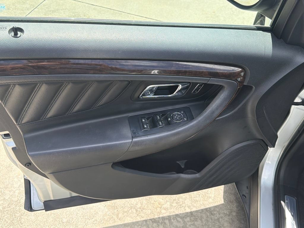 Used 2015 Ford Taurus Limited FWD image 15