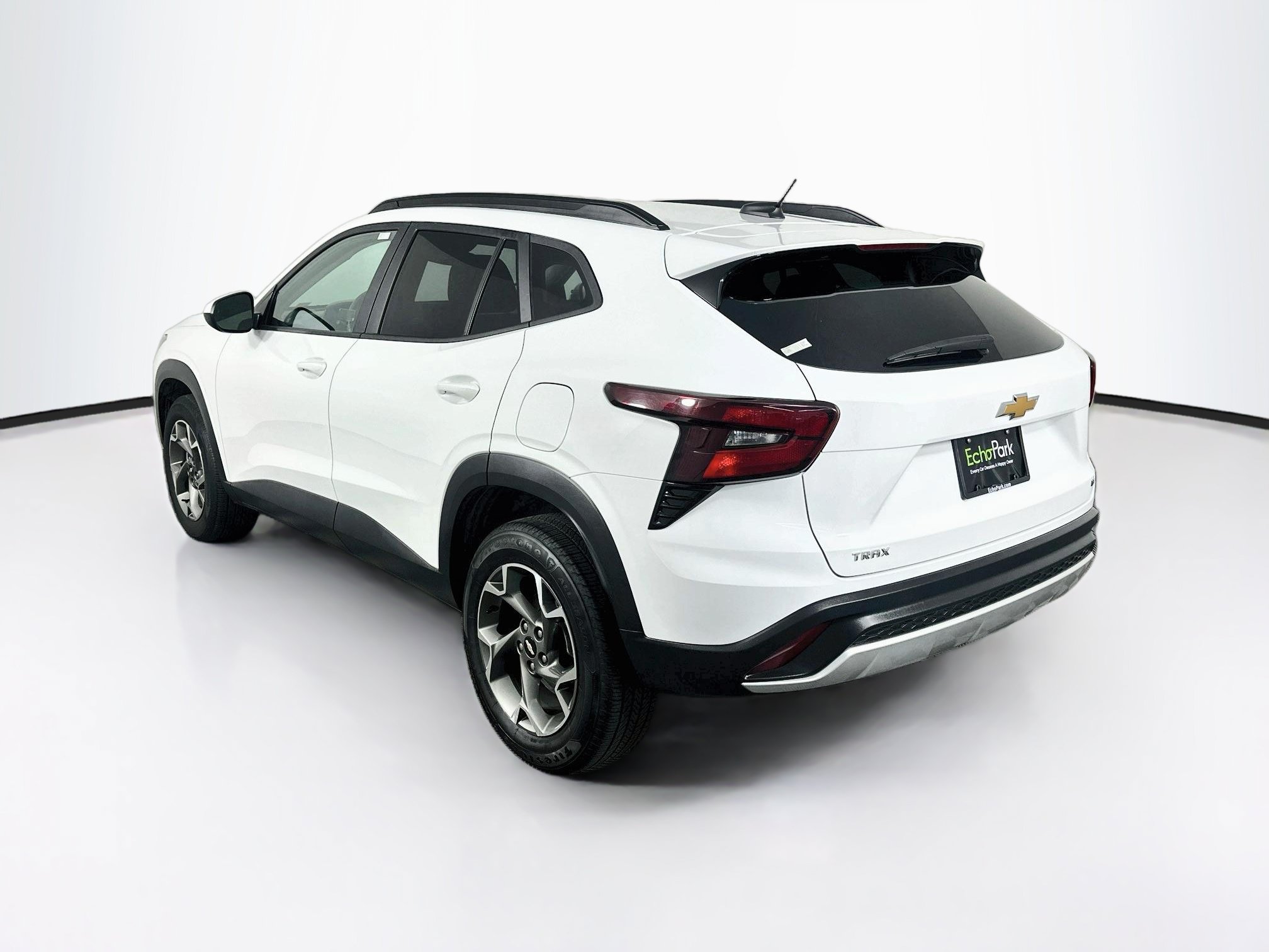Used 2025 Chevrolet Trax LT FWD image 5