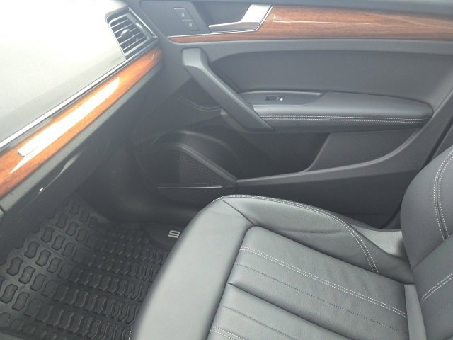 Used 2023 Audi Q5 2.0T Premium Plus w/ Premium Plus Package image 27
