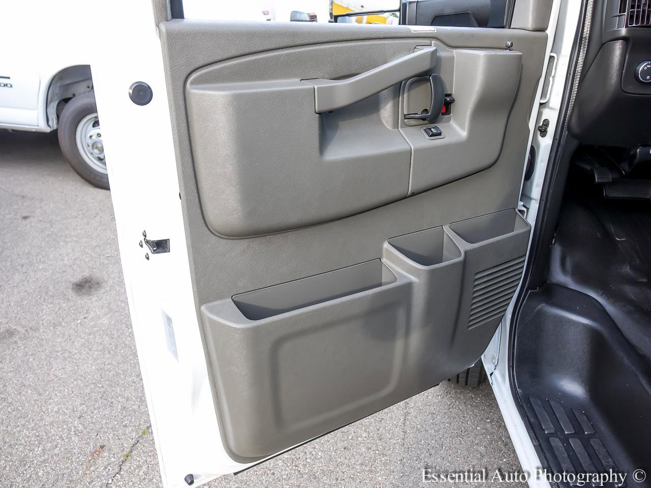 Used 2022 GMC Savana 3500 Extended w/ Power Convenience Package RWD image 14