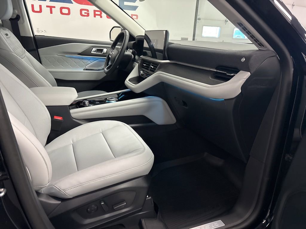 New 2026 Ford Explorer Platinum image 34