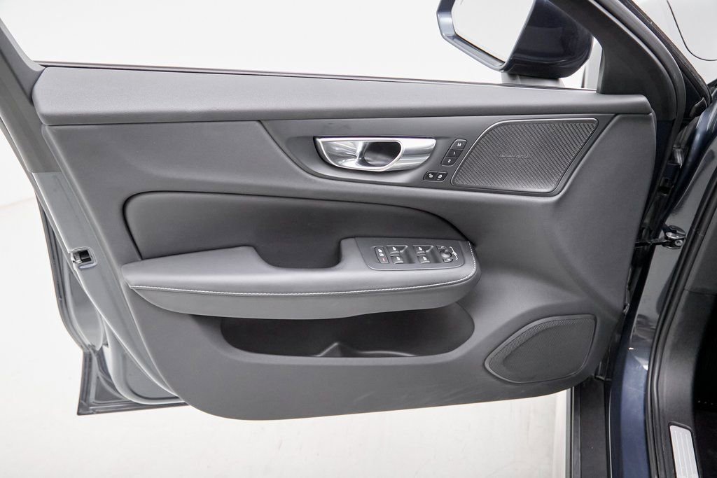 Certified 2024 Volvo V60 B5 Cross Country Ultimate image 11