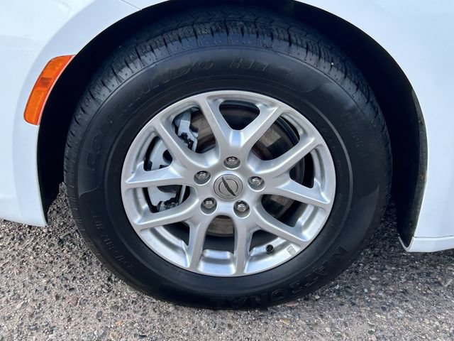 Used 2021 Chrysler Pacifica Touring-L FWD image 10