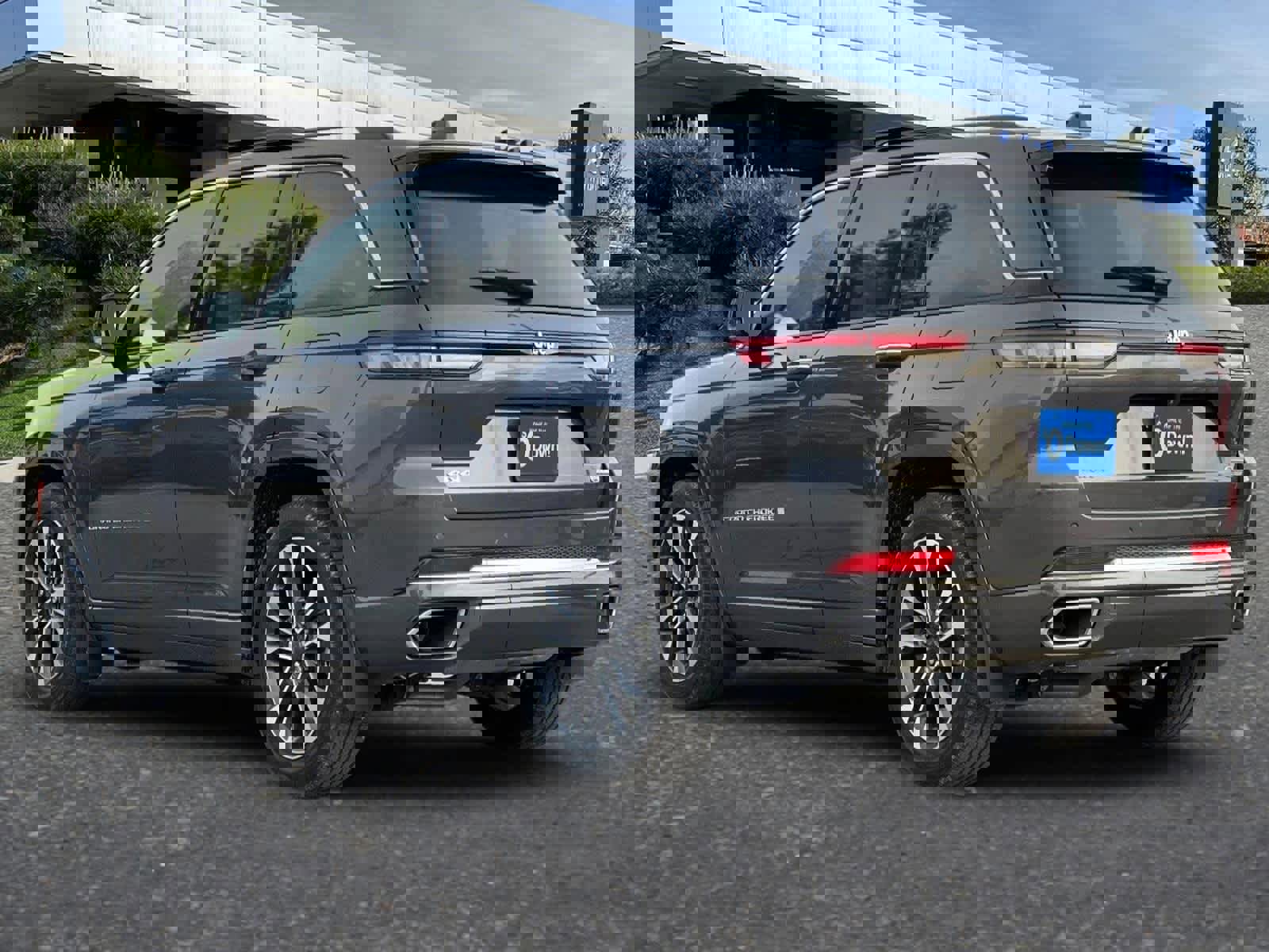 Used 2024 Jeep Grand Cherokee Overland w/ Trailer Tow Package image 5