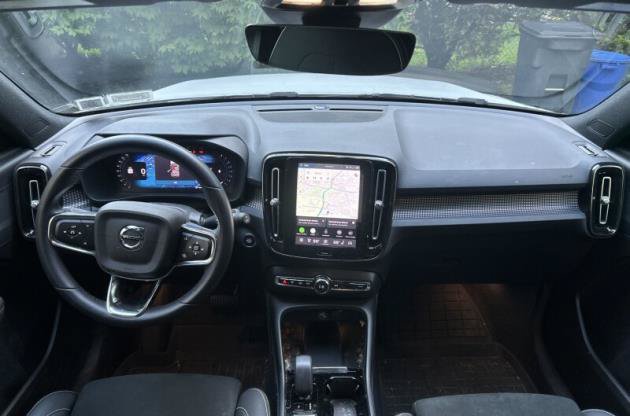 Used 2023 Volvo XC40 B5 Plus w/ Protection Package Premier AWD/4WD image 3