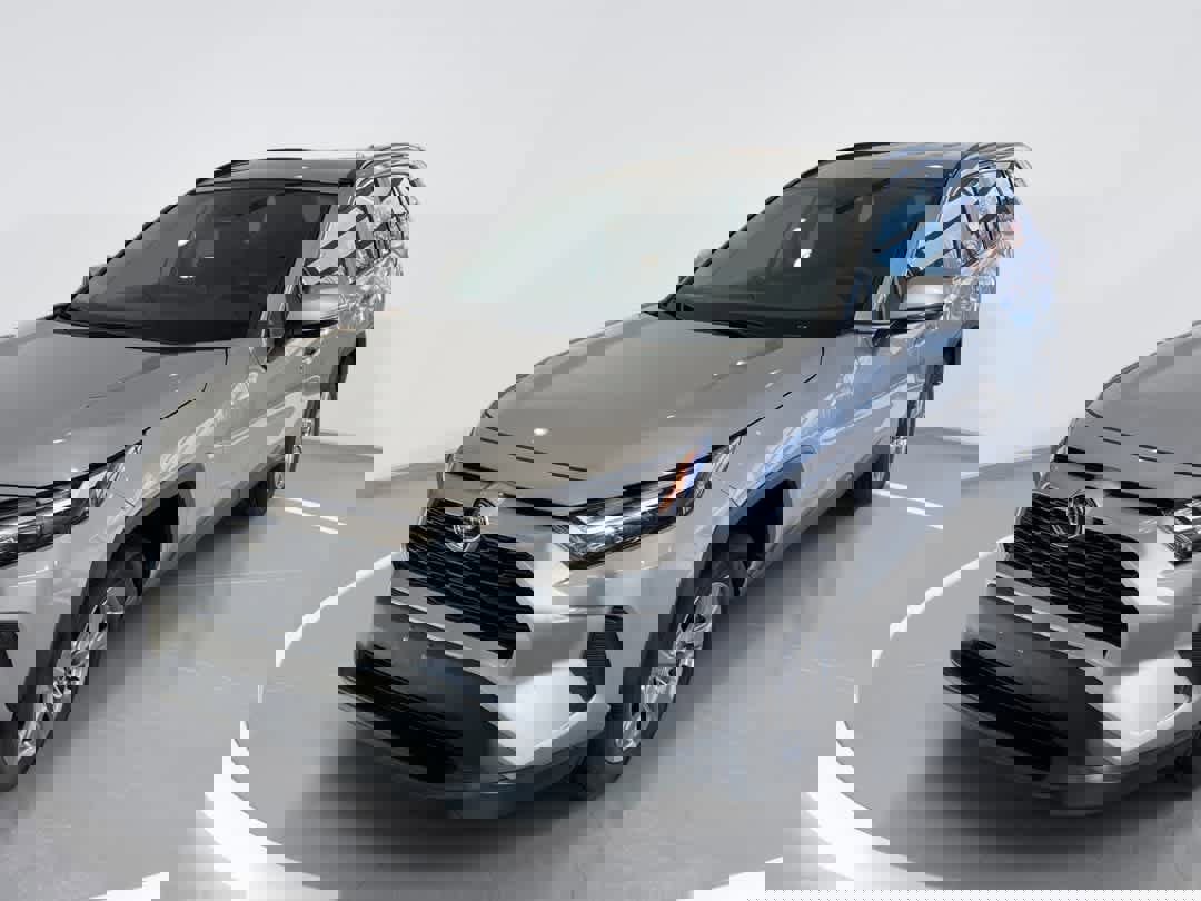 Used 2024 Toyota RAV4 XLE image 1