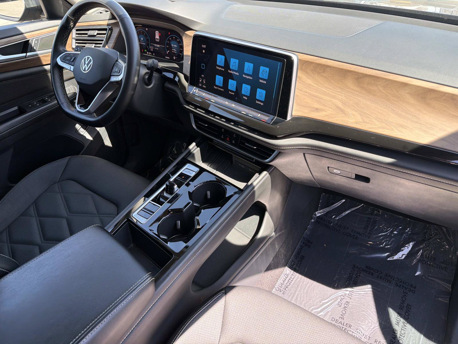 Used 2025 Volkswagen Atlas SE FWD image 23