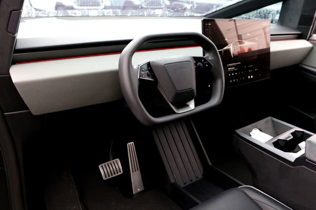Used 2024 Tesla Cybertruck AWD Crew Cab image 11