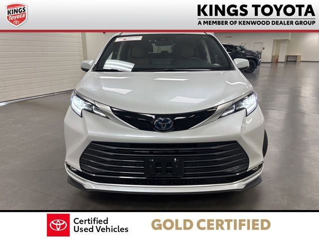 Certified 2023 Toyota Sienna Limited AWD/4WD image 3