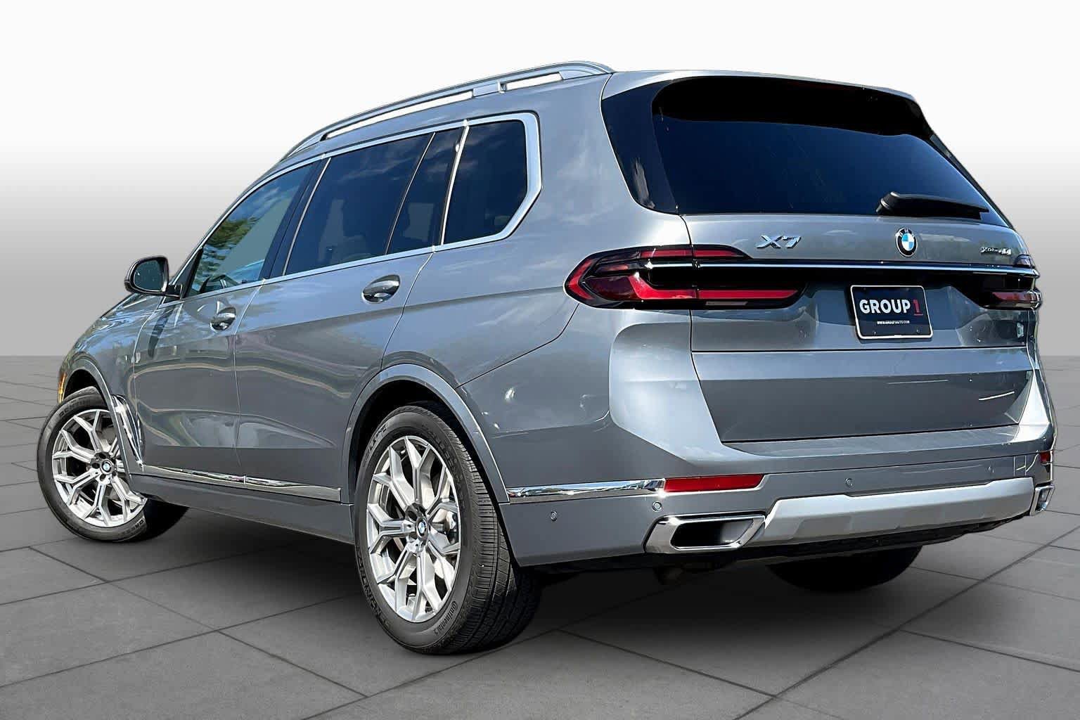 Used 2024 BMW X7 xDrive40i w/ Climate Comfort Package image 11