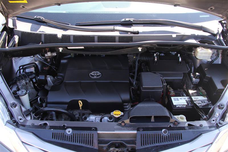 Used 2016 Toyota Sienna XLE w/ XLE Navigation Package FWD image 10