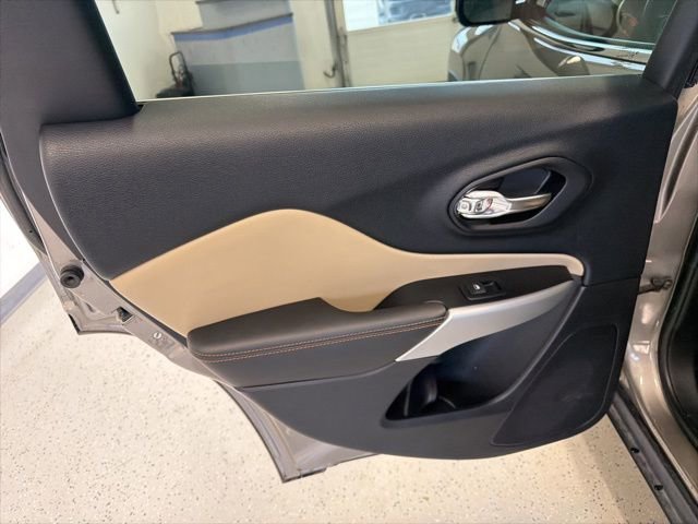 Used 2018 Jeep Cherokee Limited w/ Luxury Group image 37