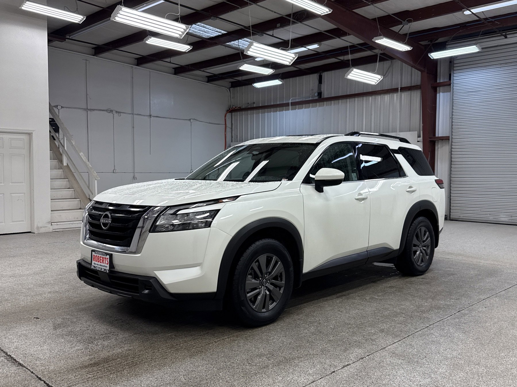 Used 2022 Nissan Pathfinder SV w/ SV Premium Package image 1