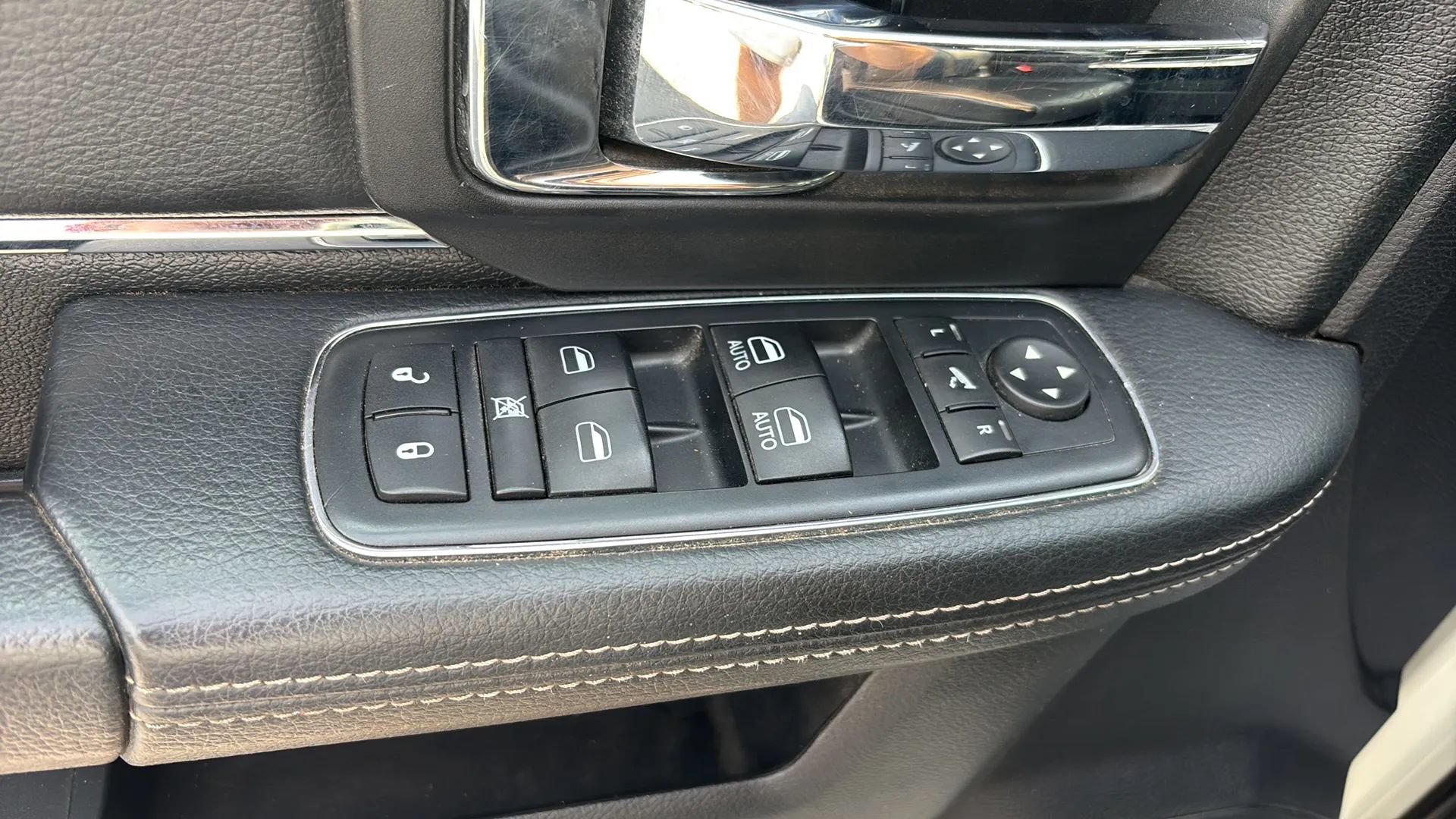 Used 2016 RAM 2500 Laramie w/ Snow Chief Group AWD/4WD image 21
