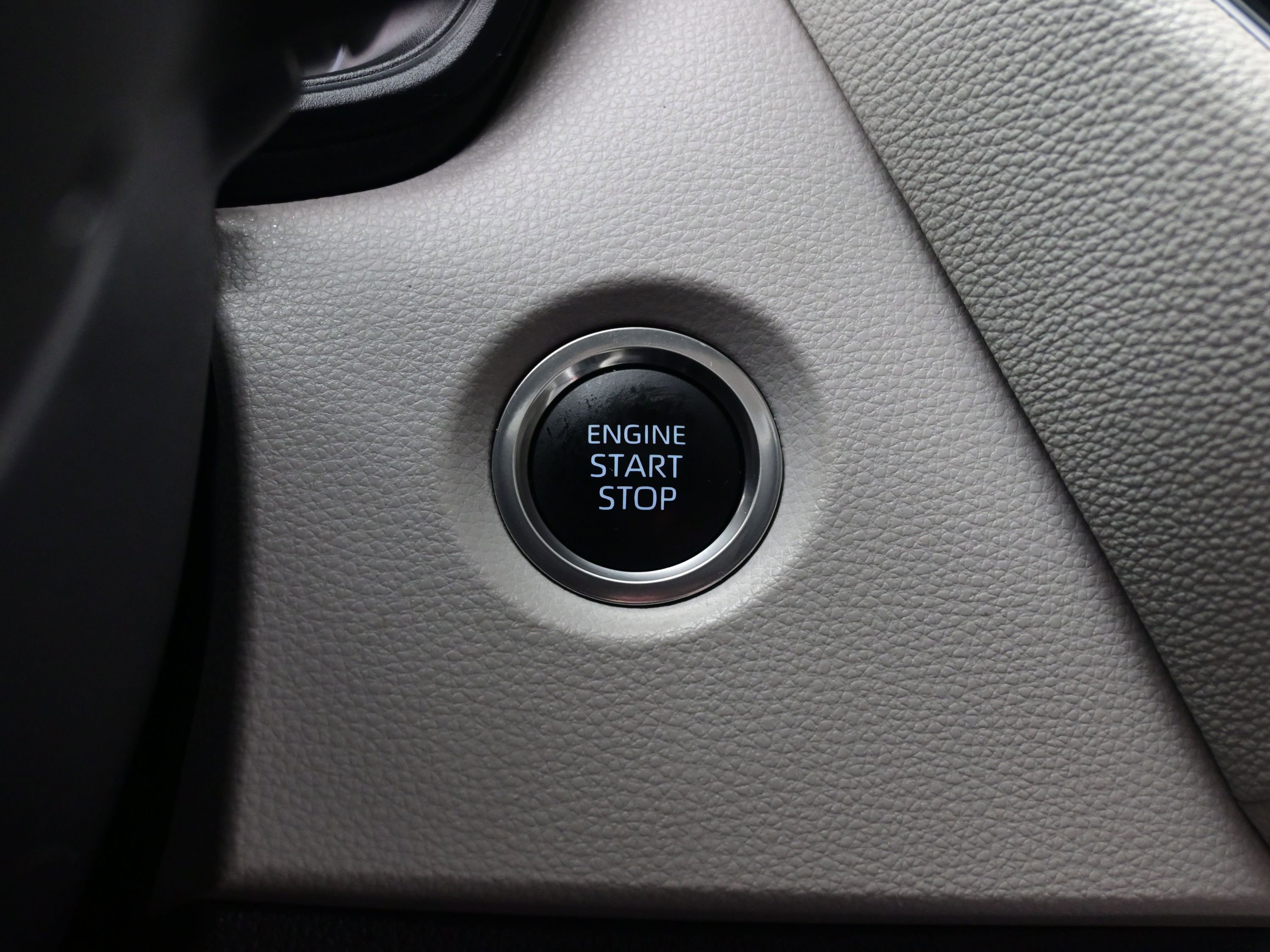 Used 2025 Toyota Corolla LE w/ LE Premium Package image 21