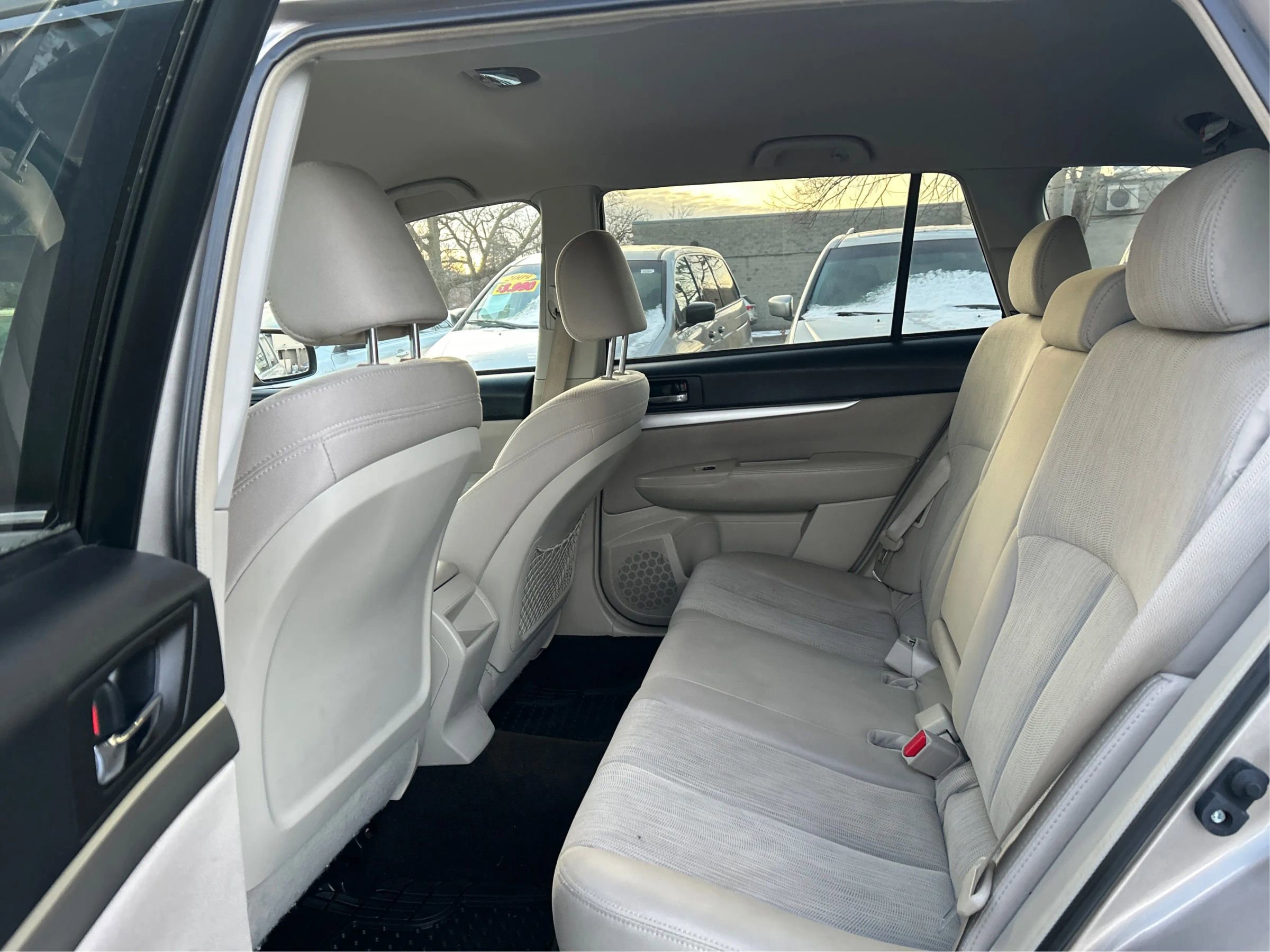 Used 2014 Subaru Outback 2.5i Premium AWD/4WD image 11