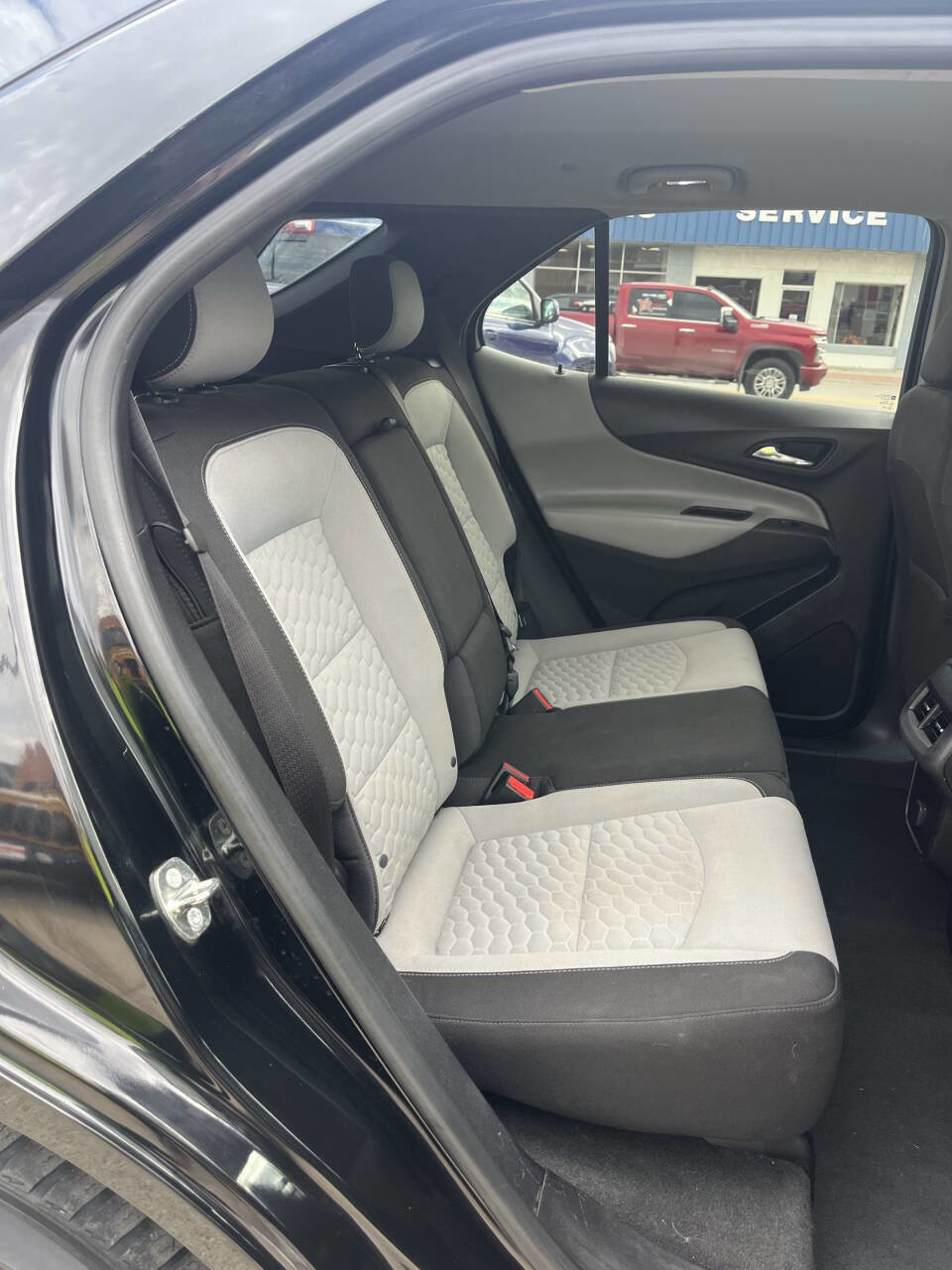 Used 2018 Chevrolet Equinox LT image 23