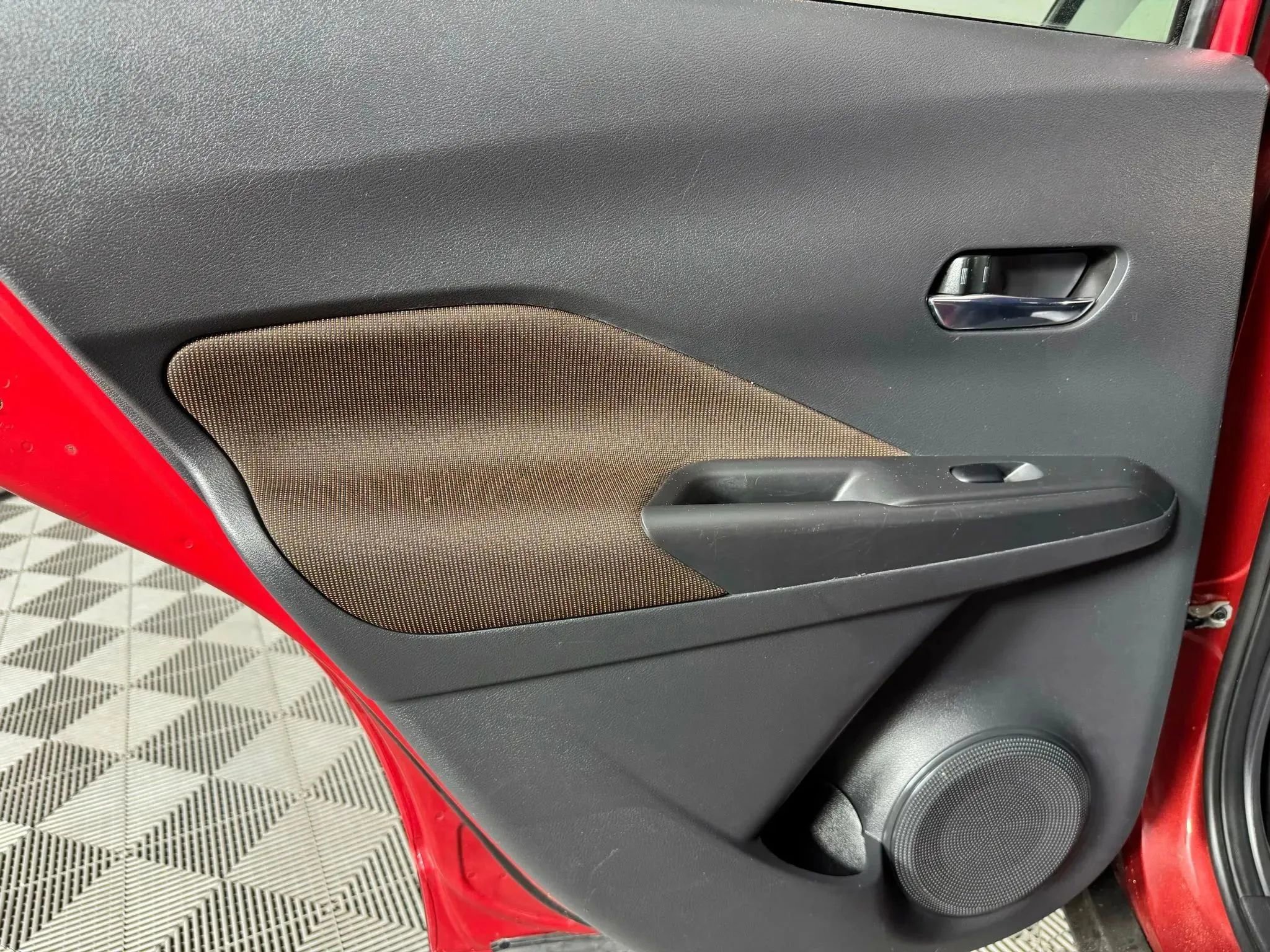 Used 2020 Nissan Kicks SR image 38