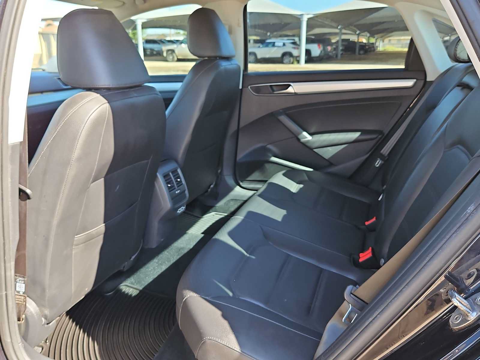 Used 2019 Volkswagen Passat 2.0T Wolfsburg FWD image 16