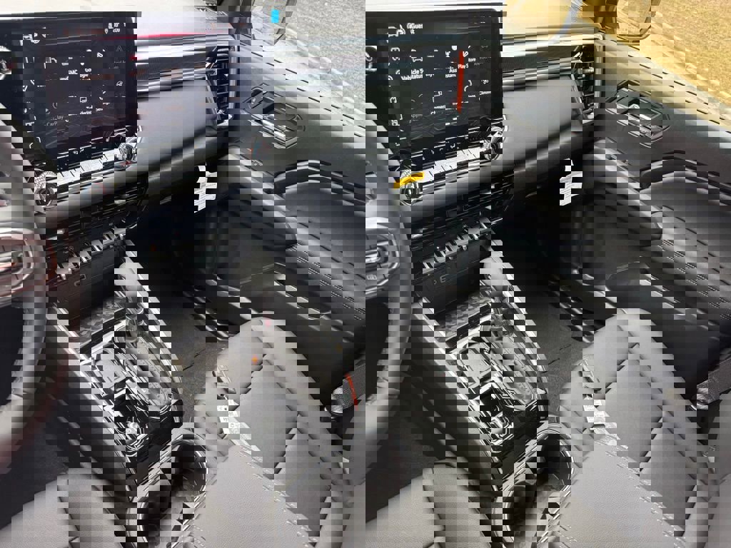 New 2026 GMC Canyon Elevation w/ Convenience Package image 31