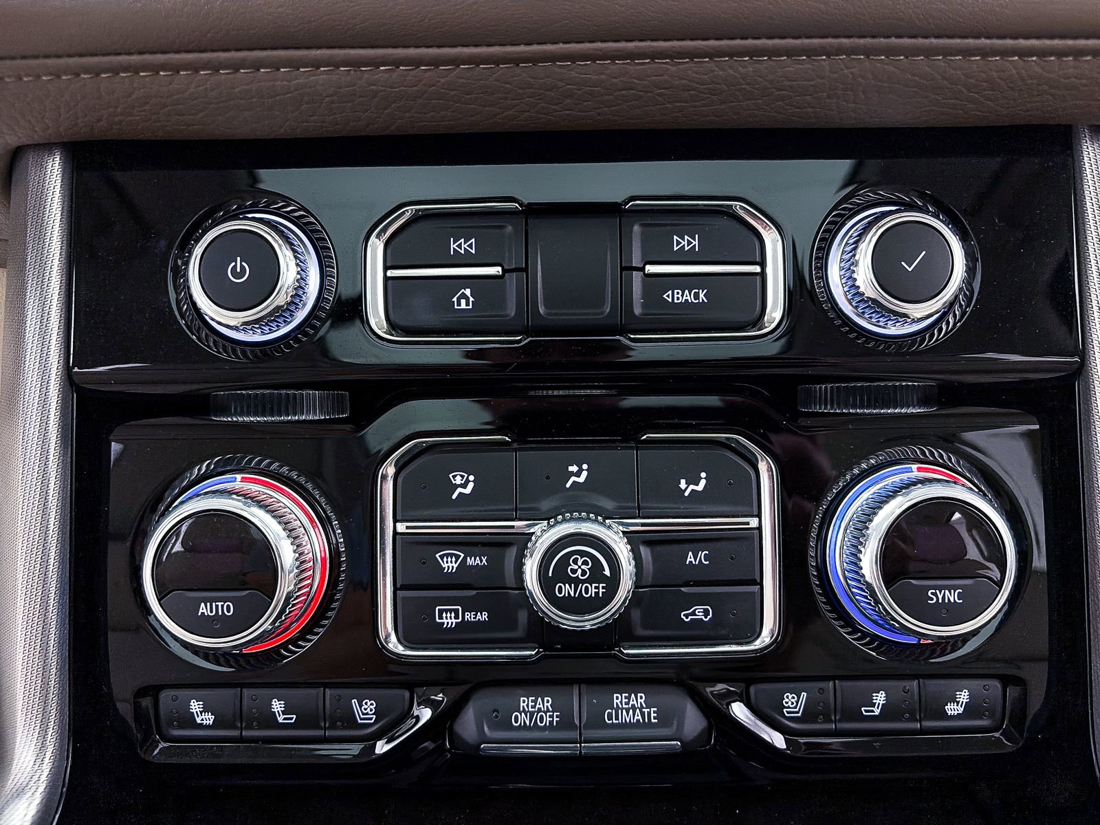 Used 2021 GMC Yukon Denali w/ Denali Premium Package image 30