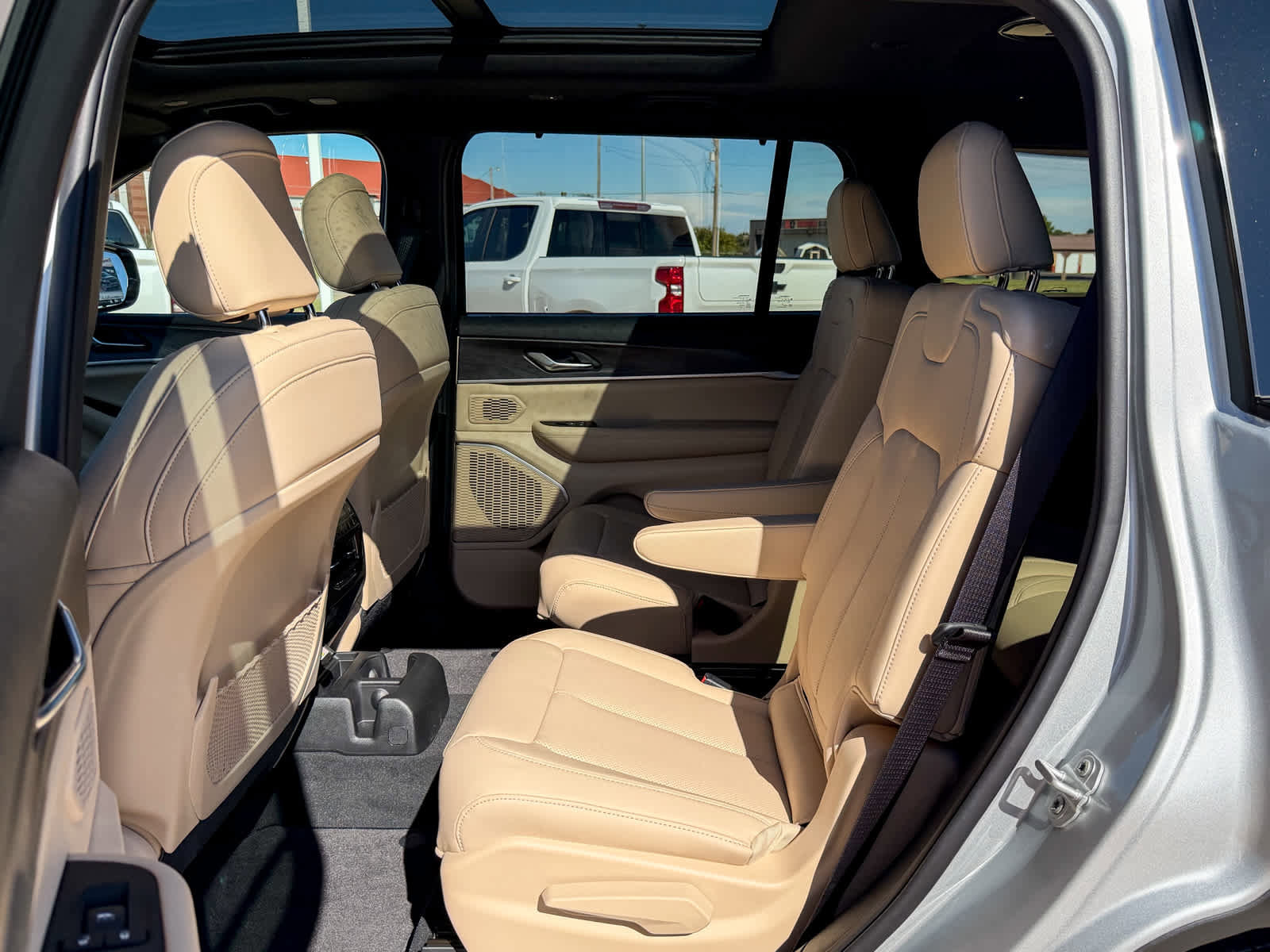 New 2025 Jeep Grand Cherokee L Limited w/ Luxury Tech Group II image 10