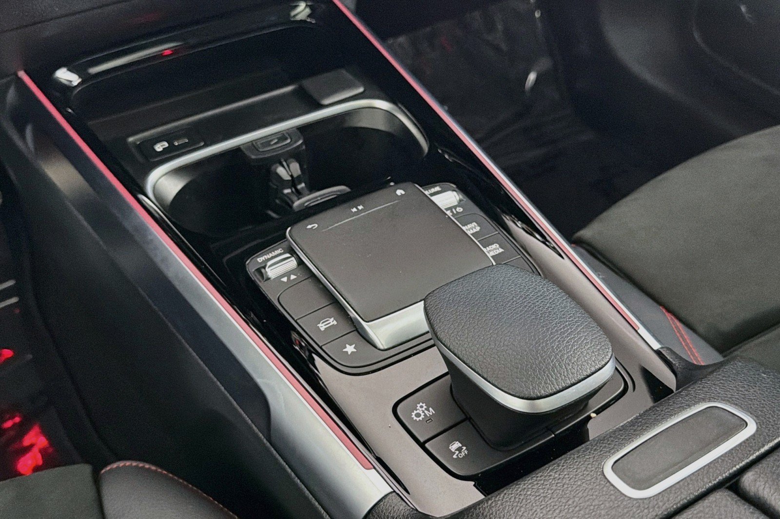 Certified 2023 Mercedes-Benz GLB 35 AMG 4MATIC image 7