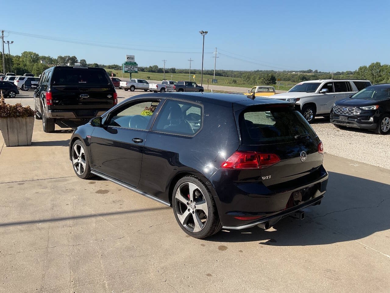 Used 2015 Volkswagen GTI SE FWD image 6
