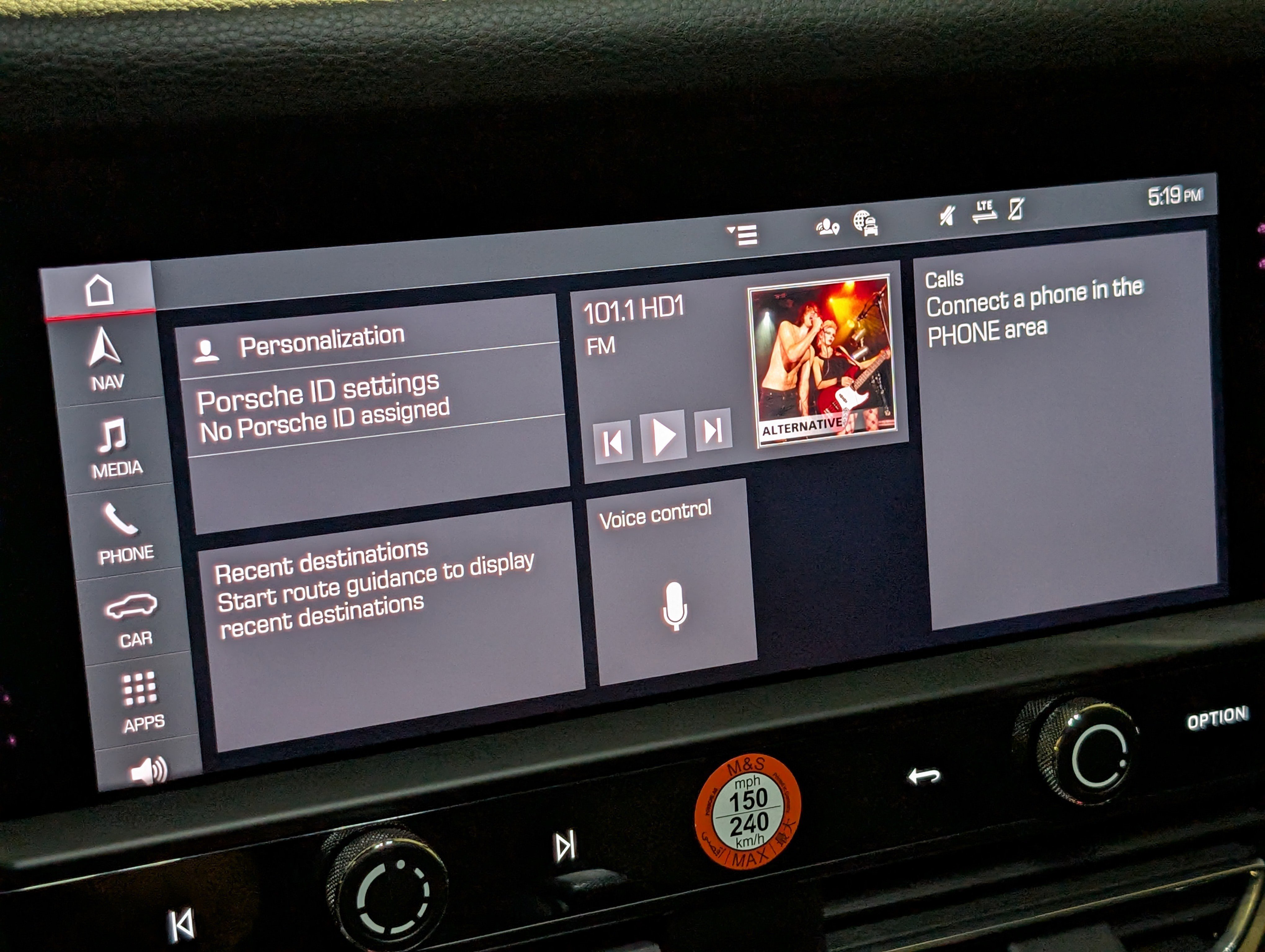 Certified 2025 Porsche Macan image 34