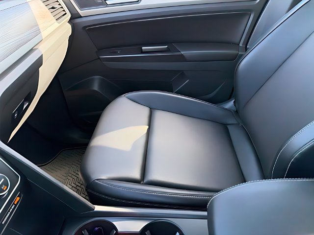 Used 2020 Volkswagen Atlas Cross Sport SE w/ Panoramic Sunroof Package AWD/4WD image 31