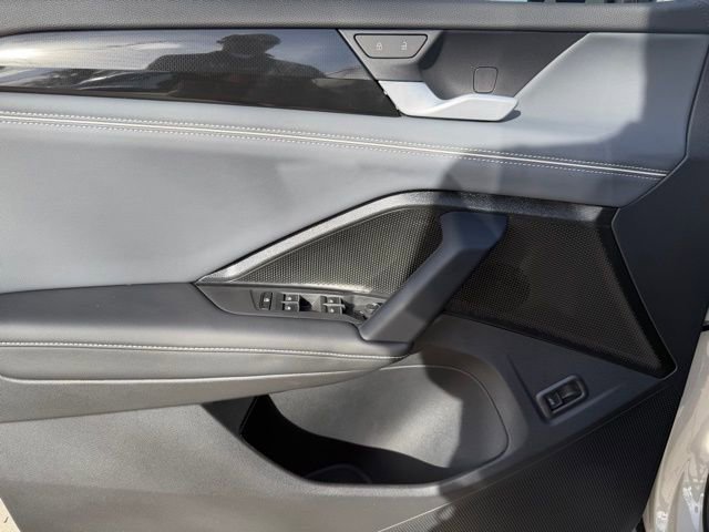 New 2026 Volkswagen Tiguan SEL R-Line AWD/4WD image 11