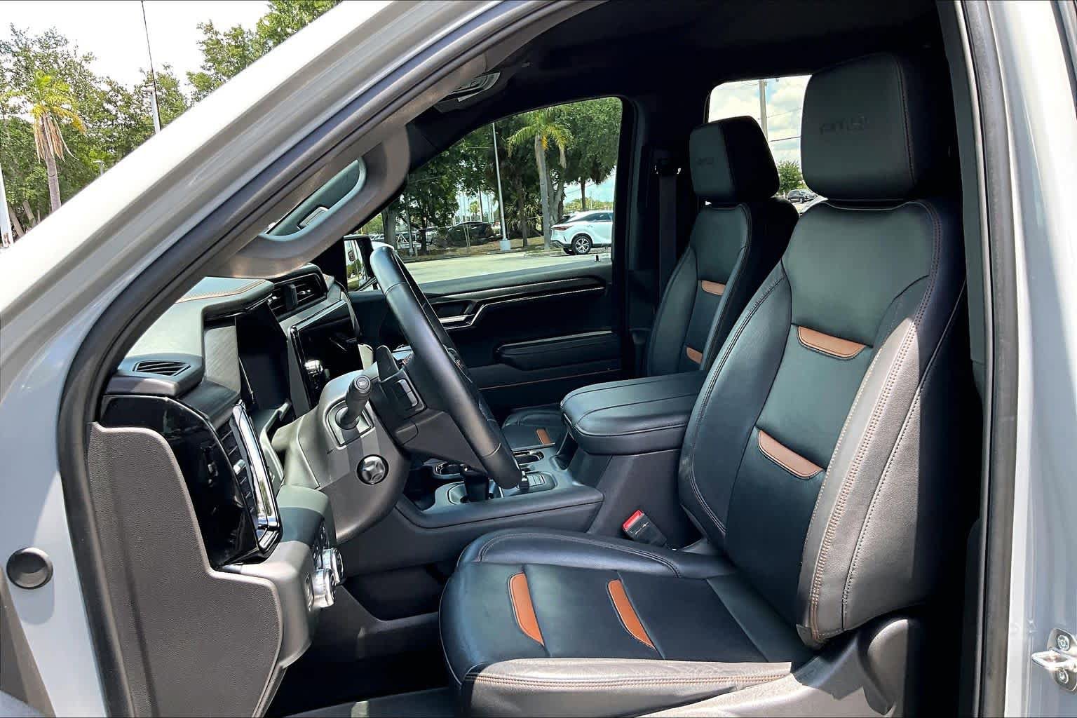 Used 2024 GMC Sierra 1500 AT4 w/ AT4 Premium Package AWD/4WD image 8