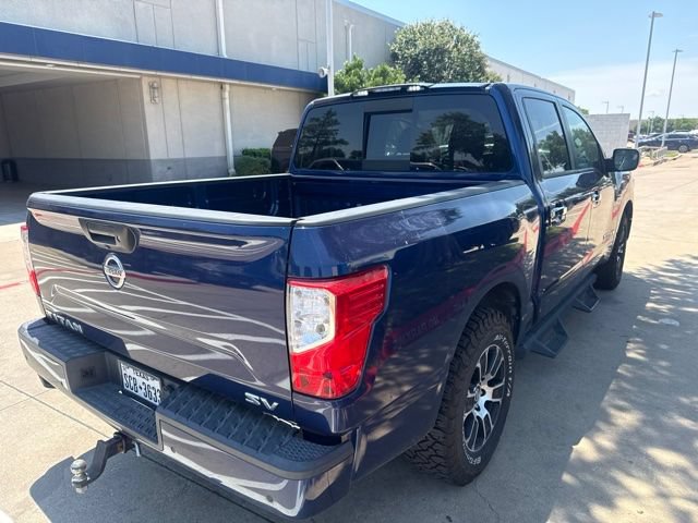 Used 2021 Nissan Titan SV w/ SV Convenience Package RWD image 3