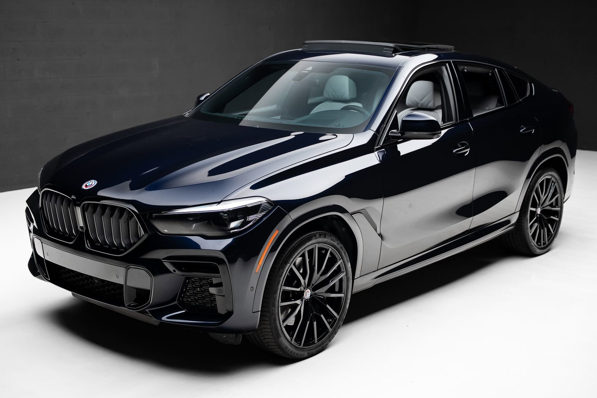 Used 2023 BMW X6 M50i w/ Parking Assistance Package AWD/4WD image 5