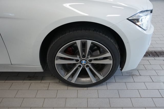 Used 2018 BMW 330i xDrive Sedan AWD/4WD image 15