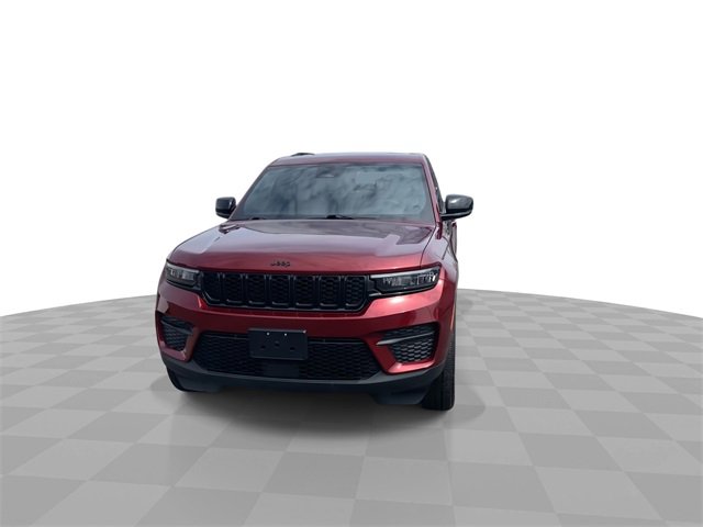 Used 2023 Jeep Grand Cherokee Altitude image 3