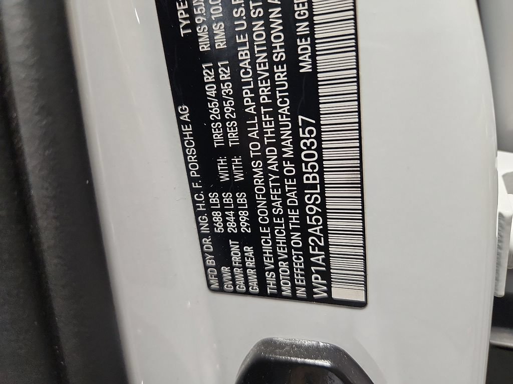 Certified 2025 Porsche Macan GTS AWD/4WD image 28