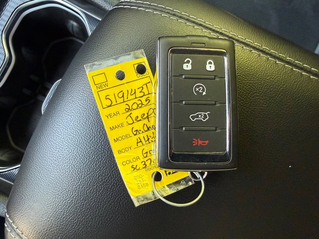 Used 2025 Jeep Grand Cherokee Altitude AWD/4WD image 30