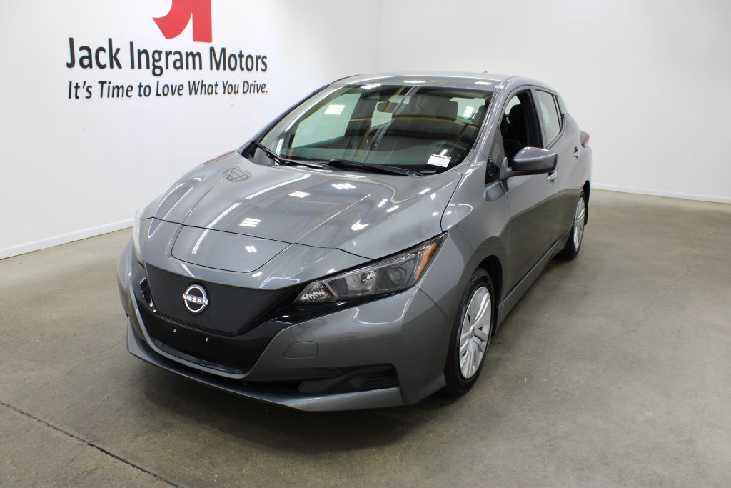 Used 2025 Nissan Leaf S FWD image 2